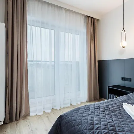 Klimatyzowany Very Berry Z Parkingiem W Poznaniu By Renters Apartment