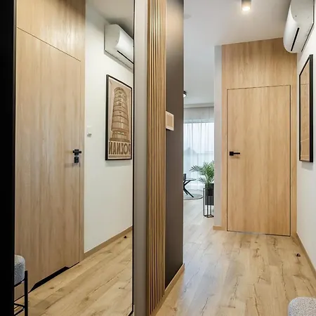 Klimatyzowany Very Berry Z Parkingiem W Poznaniu By Renters 포즈난