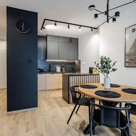 Apartment Klimatyzowany Very Berry Z Parkingiem W Poznaniu By Renters *