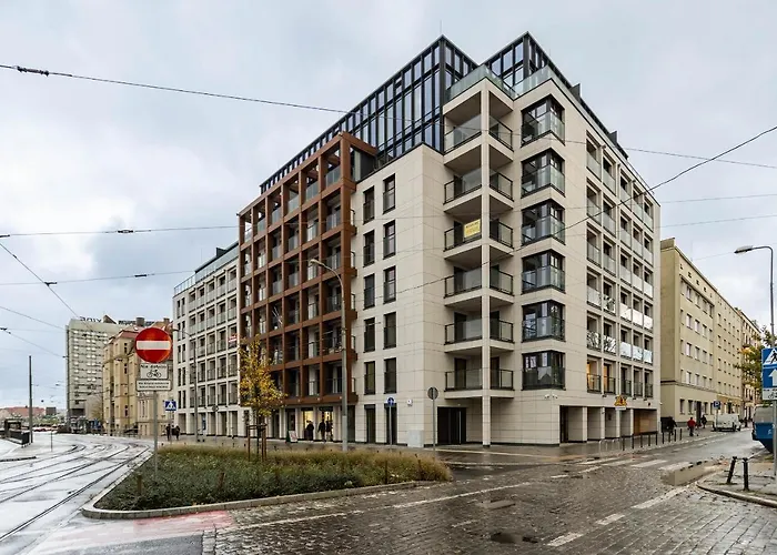 Klimatyzowany Very Berry Z Parkingiem W Poznaniu By Renters דירה *